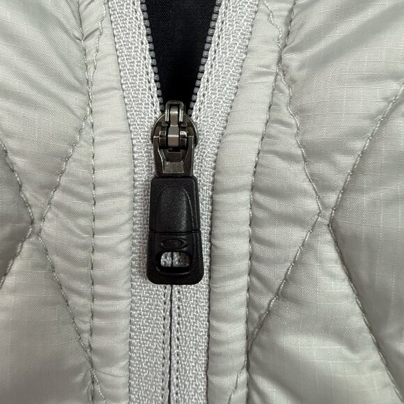 Oakley Wind Chaser Vest Silver XXL Diamond Puffer Quilted Regular Fit - Picture 5 of 7